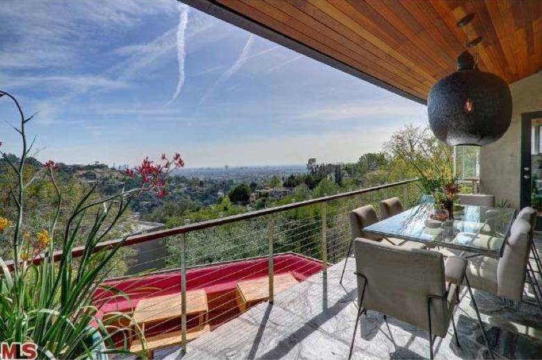 Eva Mendes Property View