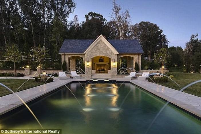 Kimye Pool Fountains