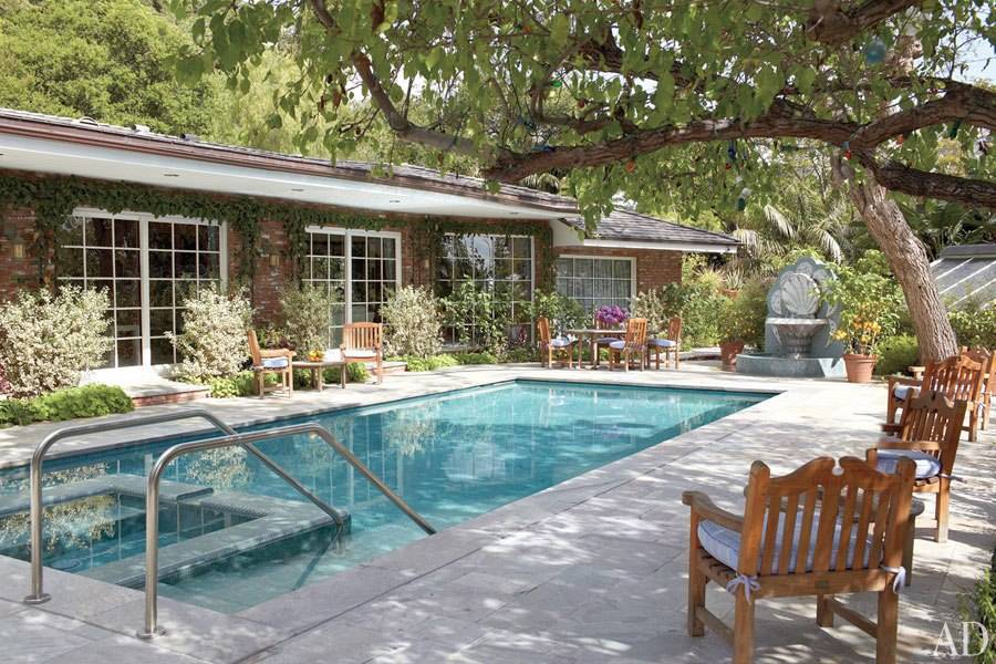 item19.rendition.slideshowHorizontal.elizabeth-taylor-bel-air-home-20