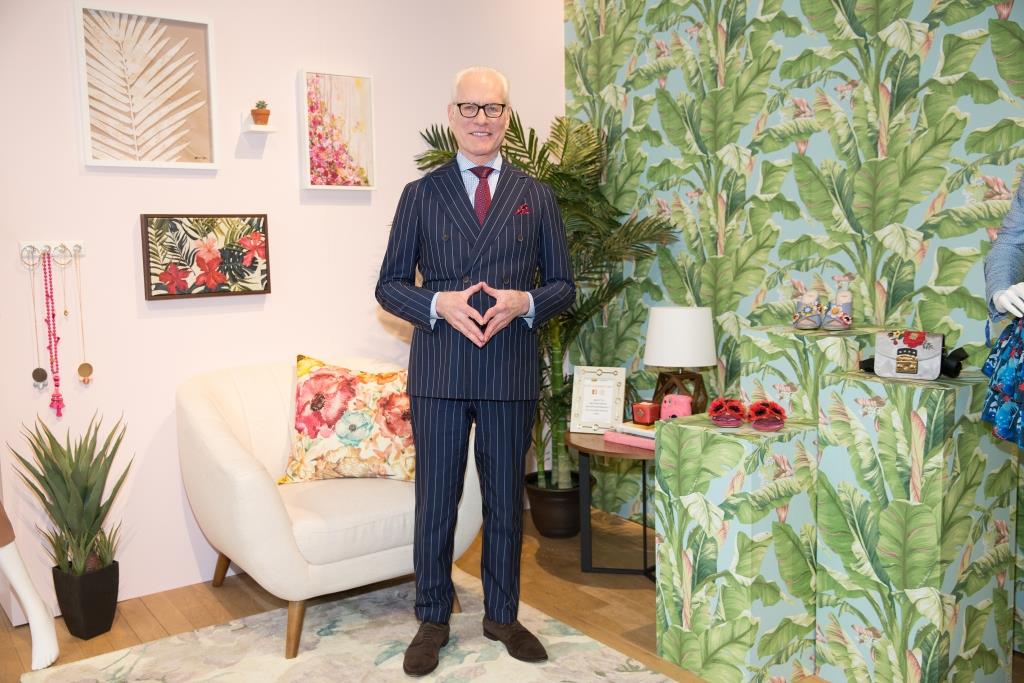 Tim Gunn & Command Brand - Feminine & Tropical Floral Trend