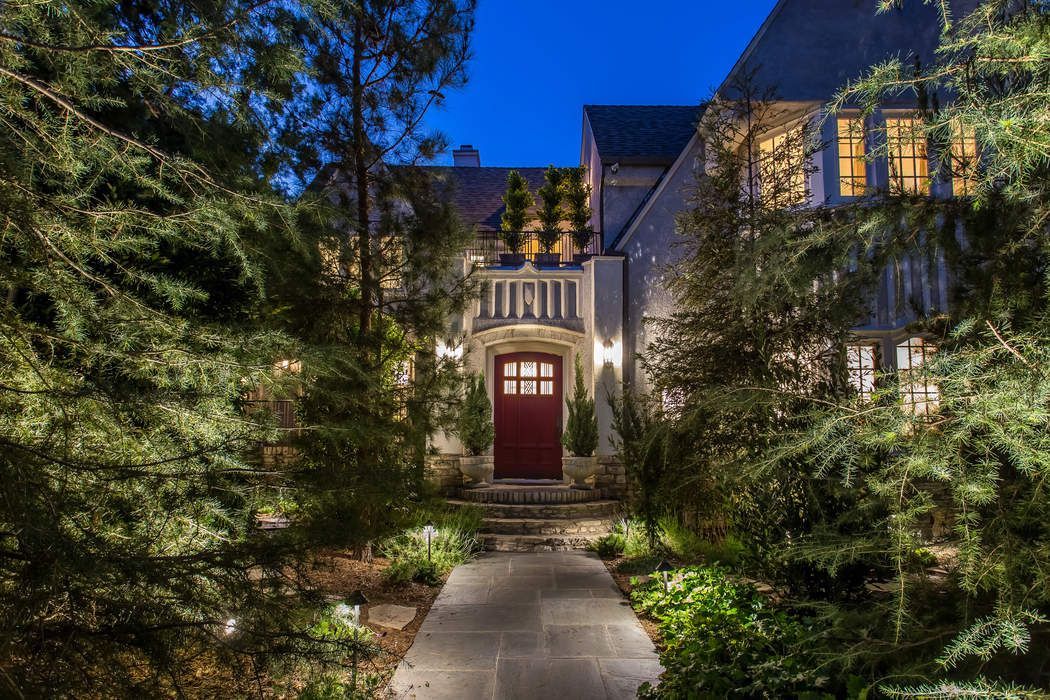 Leonardo Dicaprio buys Moby's house