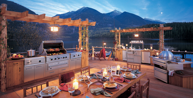 Outdoor Luxury Kitchens