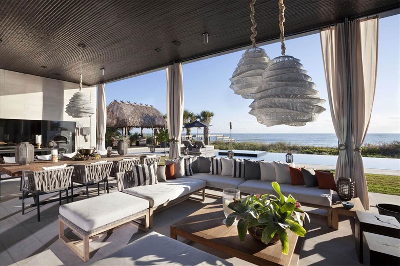 Alfresco Dining: Luxury Homes