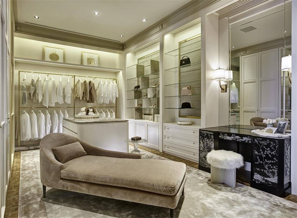 Walk-In Couture Closets