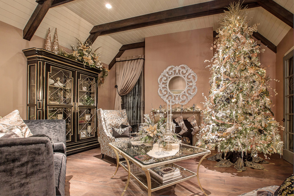 Linly-Designs-Luxury-Christmas-Decor-and-Decorating-3