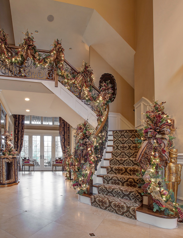 Linly-Designs-Luxury-Christmas-Decor-and-Decorating-5